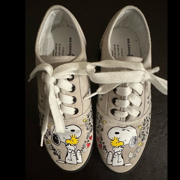 PEANUTS "Happiness Is Friendship" Women's Sneakers - Picture 2 of 5